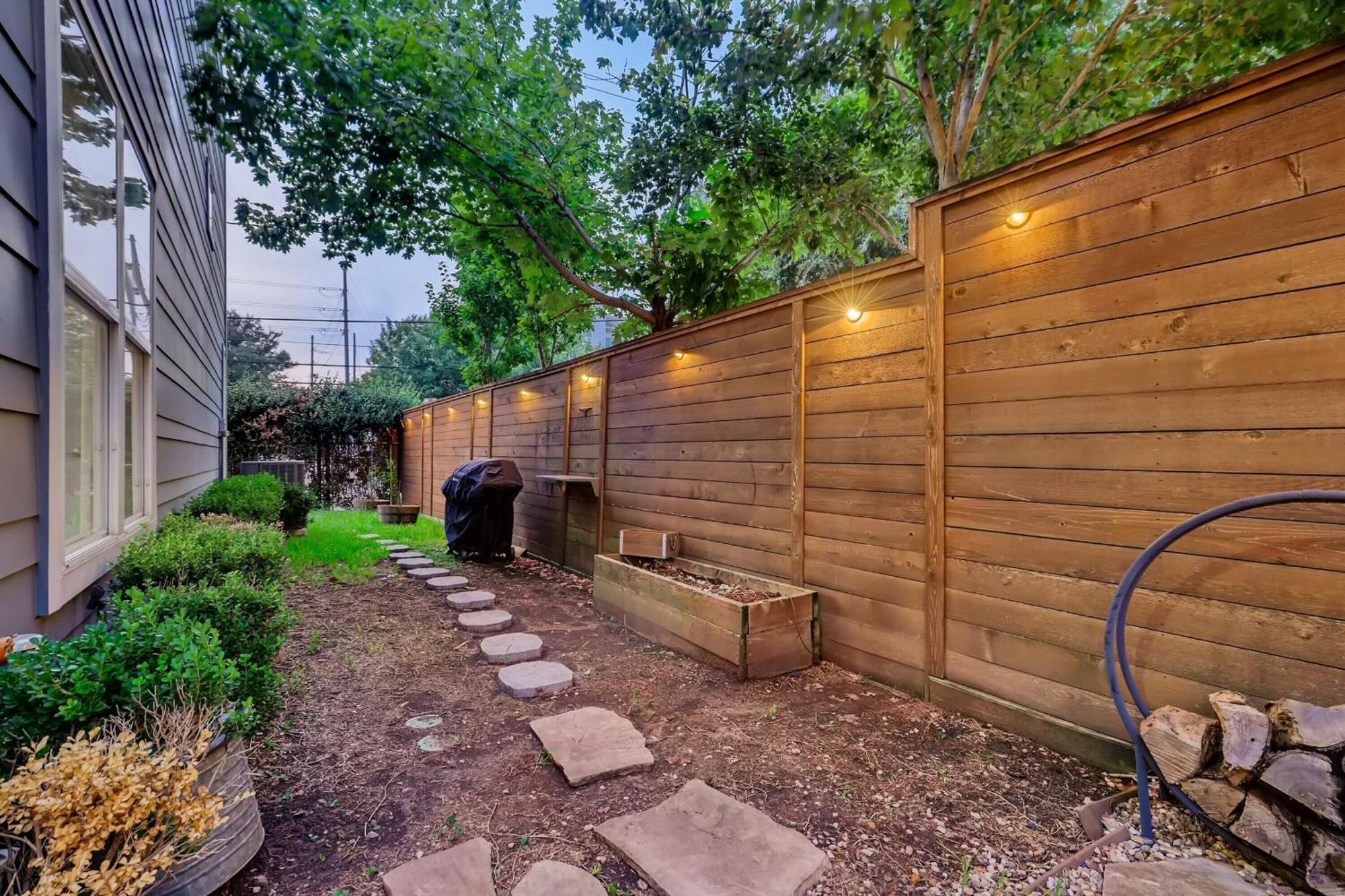 Private Downtown Oasis Home Hot Tub & Fire Pit Houston Exterior photo